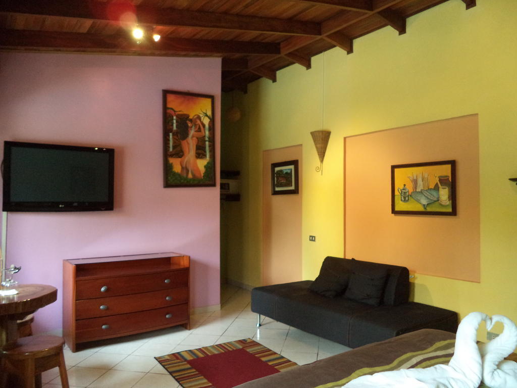 Hotel Vagabondo La Fortuna ภายนอก รูปภาพ