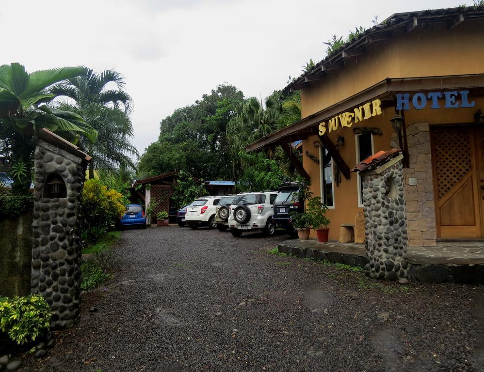 Hotel Vagabondo La Fortuna ภายนอก รูปภาพ
