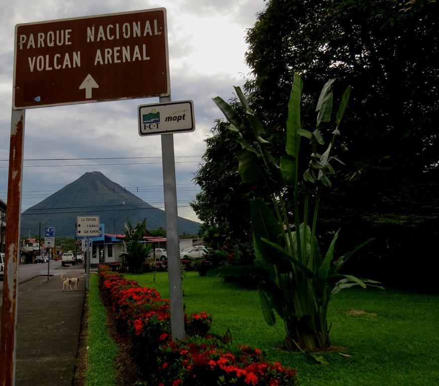 Hotel Vagabondo La Fortuna ภายนอก รูปภาพ
