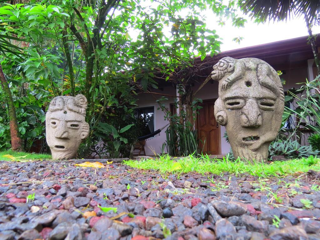 Hotel Vagabondo La Fortuna ภายนอก รูปภาพ