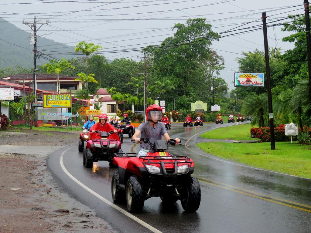 Hotel Vagabondo La Fortuna ภายนอก รูปภาพ